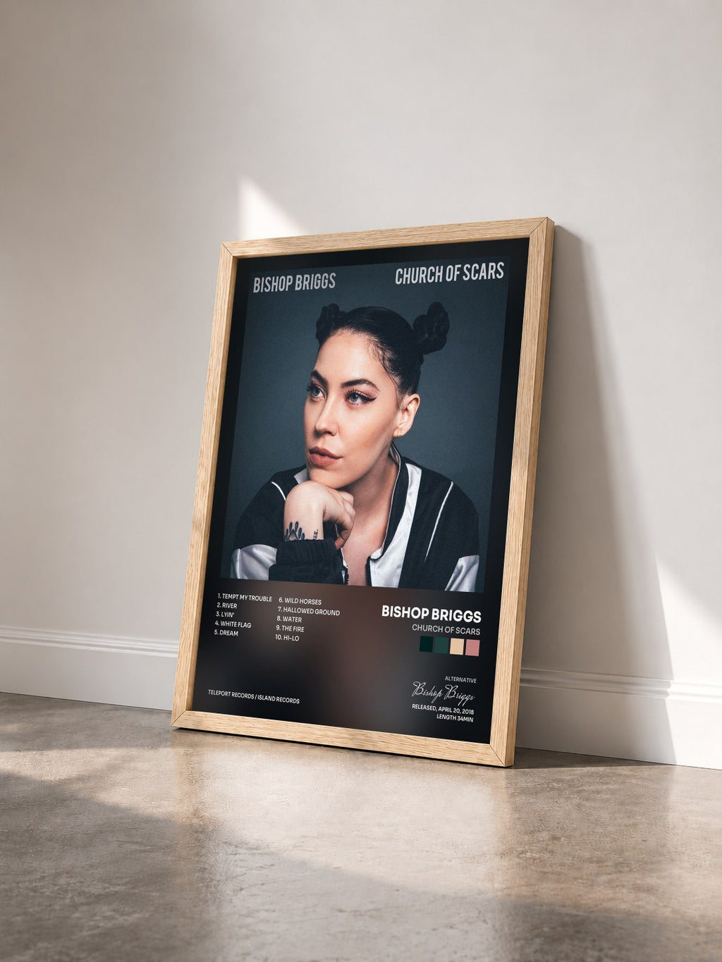 #bois Tableau de l'album Church Of Scars de Bishop Briggs vu de trois quarts, cadre en bois brut
