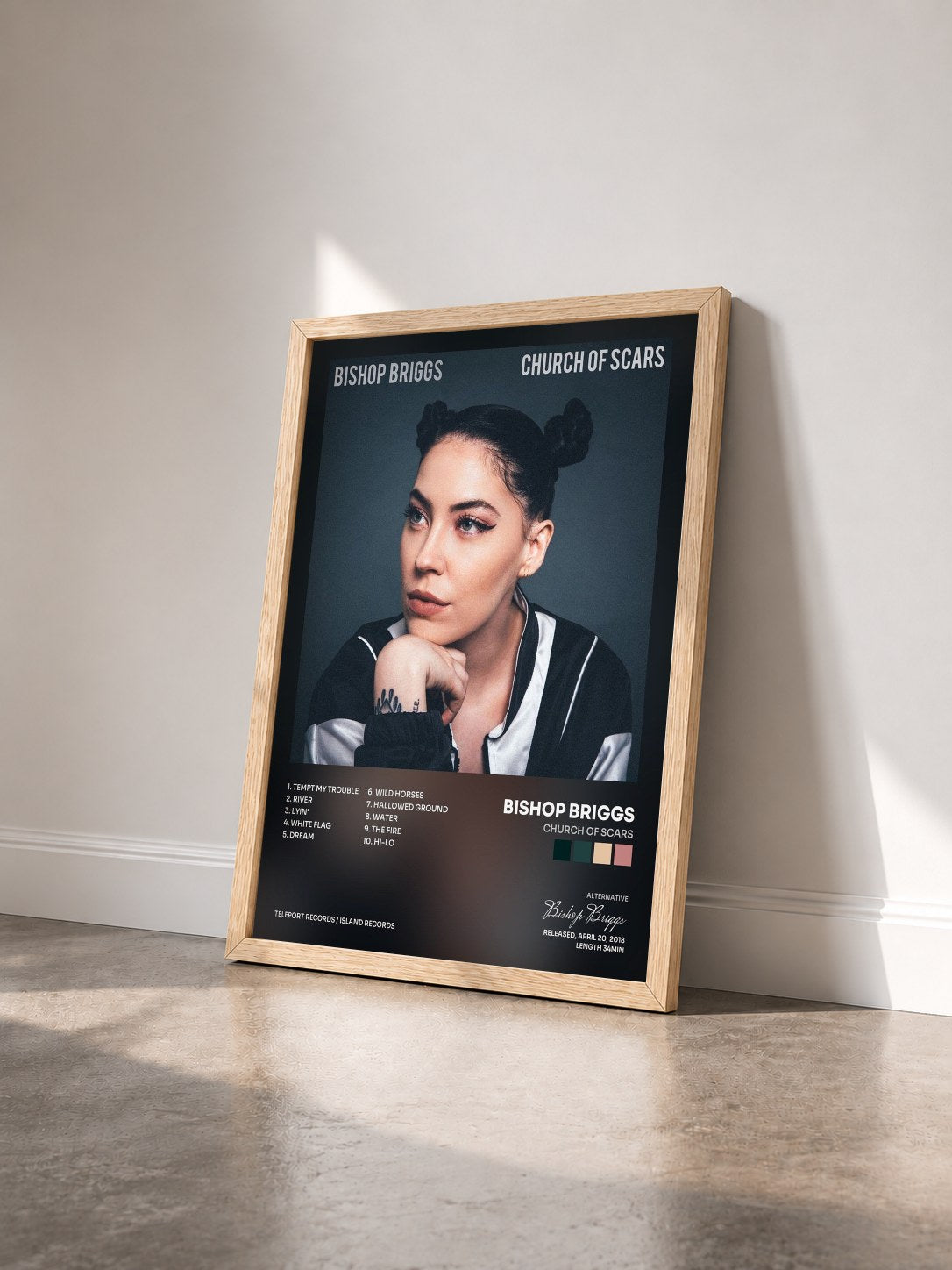 #bois Tableau de l'album Church Of Scars de Bishop Briggs vu de trois quarts, cadre en bois brut