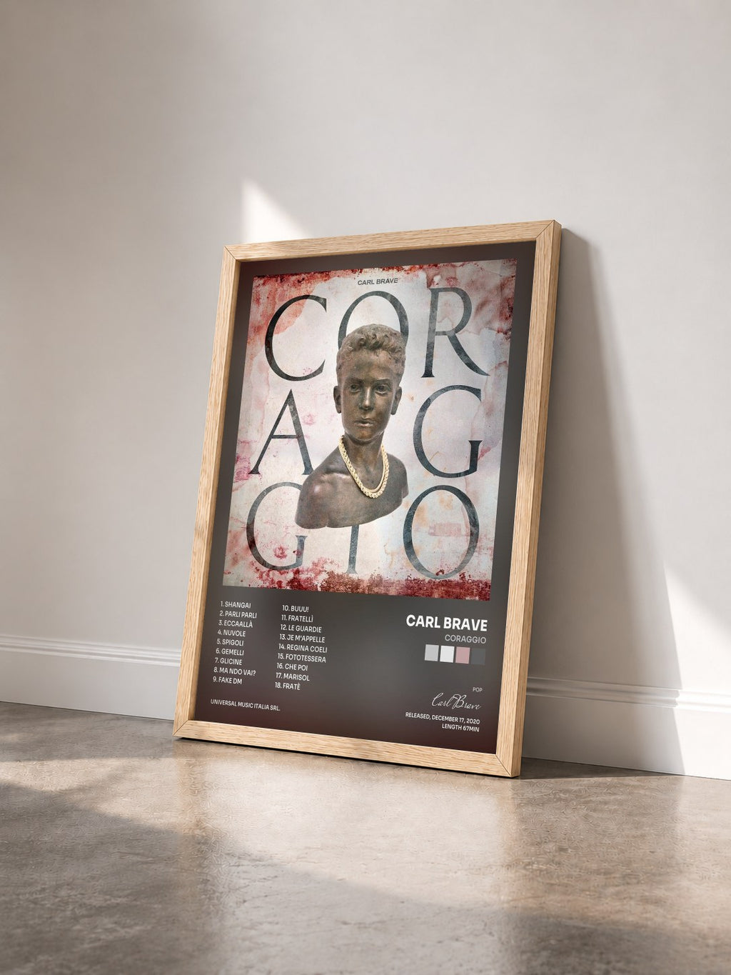 #bois Tableau de l'album Coraggio de Carl Brave vu de trois quarts, cadre en bois brut