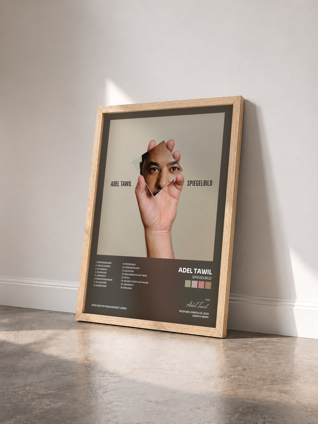 #bois Tableau de l'album Spiegelbild de Adel Tawil vu de trois quarts, cadre en bois brut