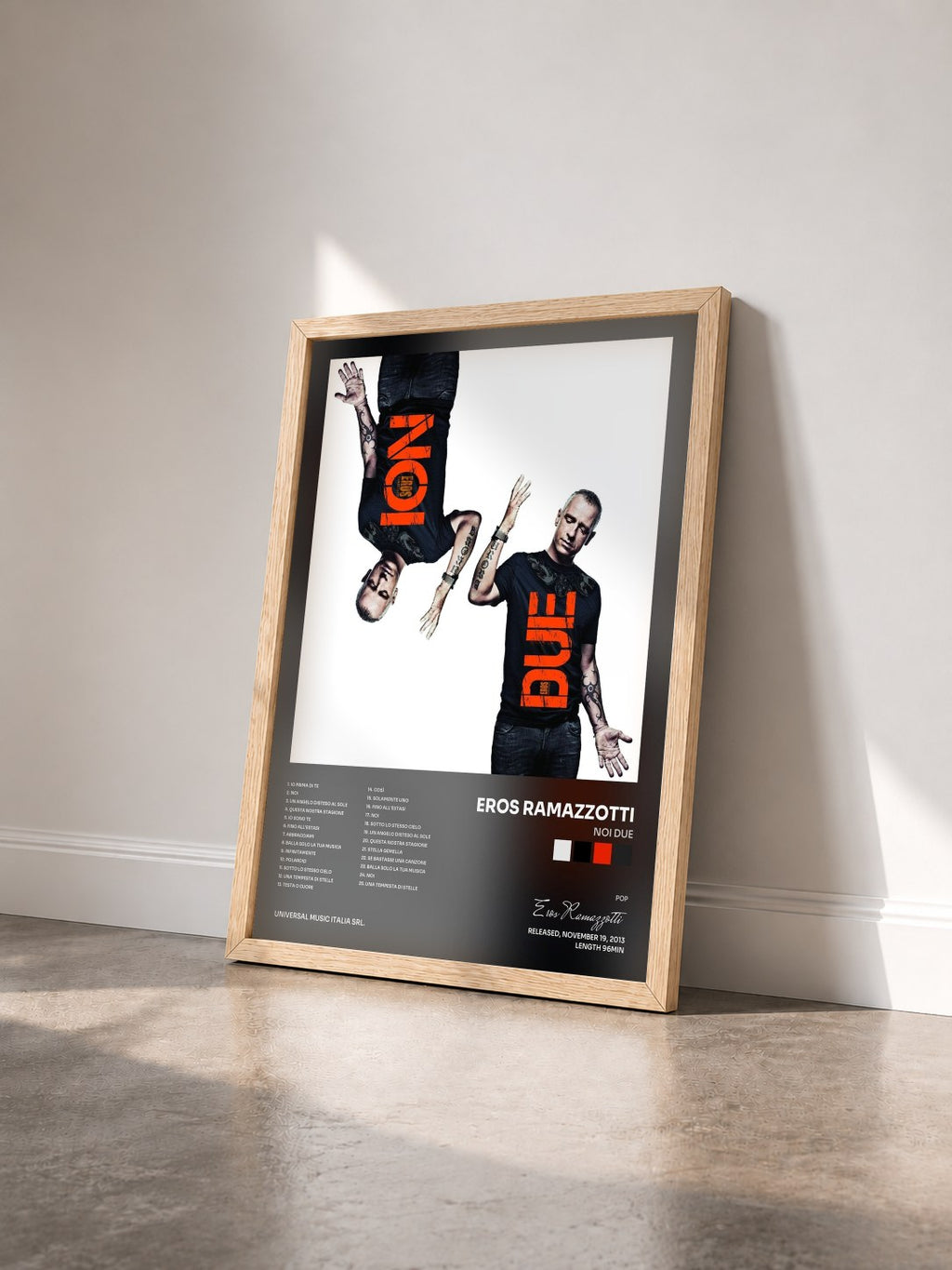 #bois Tableau de l'album Noi Due de Eros Ramazzotti vu de trois quarts, cadre en bois brut