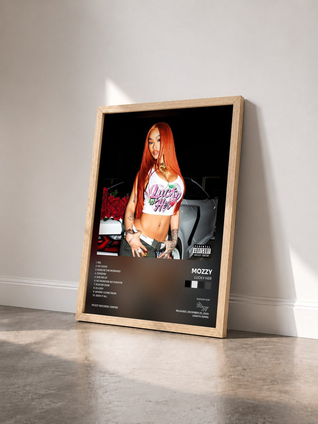#bois Tableau de l'album LUCKY HER de Mozzy vu de trois quarts, cadre en bois brut