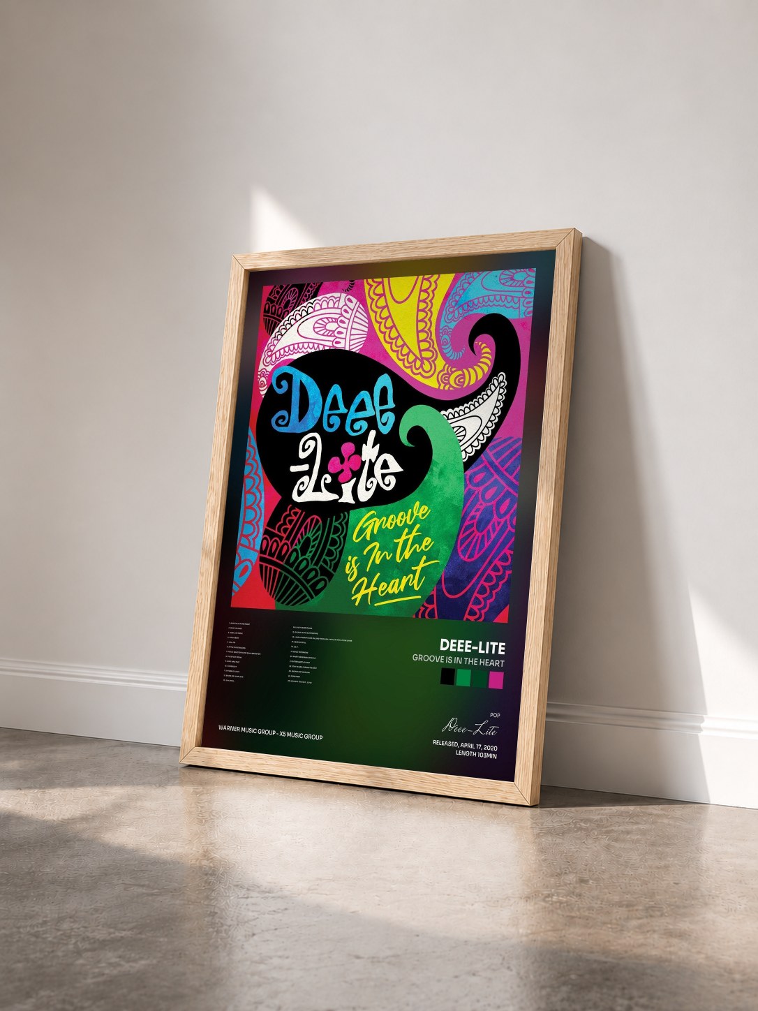 #bois Tableau de l'album Groove Is In the Heart de Deee-Lite vu de trois quarts, cadre en bois brut
