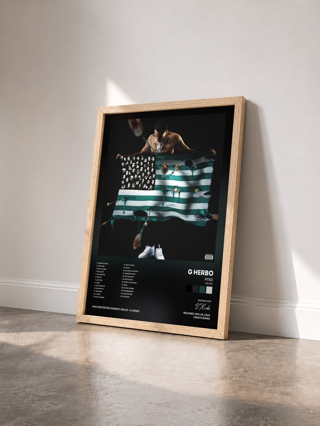 #bois Tableau de l'album PTSD (Deluxe) de G Herbo vu de trois quarts, cadre en bois brut
