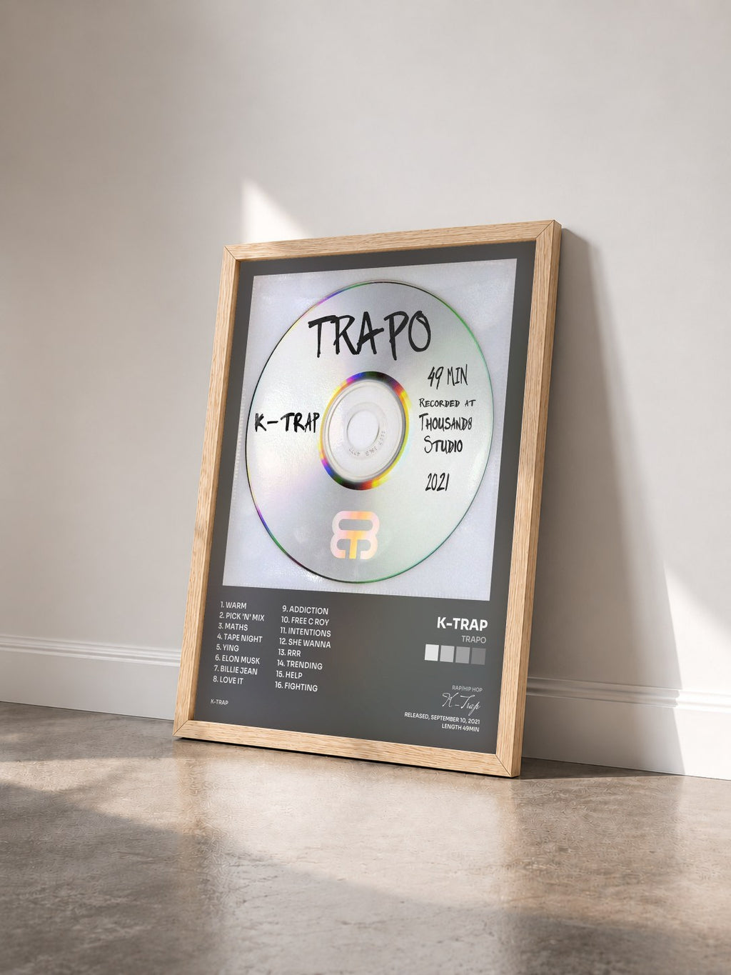 #bois Tableau de l'album Trapo de K-Trap vu de trois quarts, cadre en bois brut