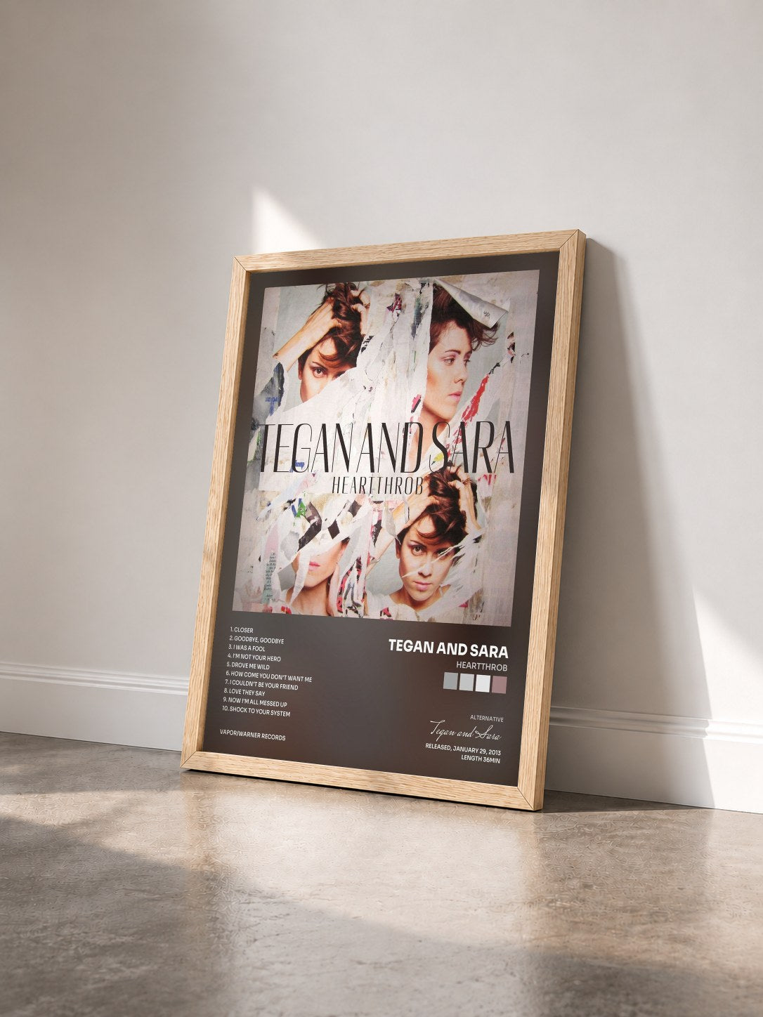 #bois Tableau de l'album Heartthrob de Tegan and Sara vu de trois quarts, cadre en bois brut