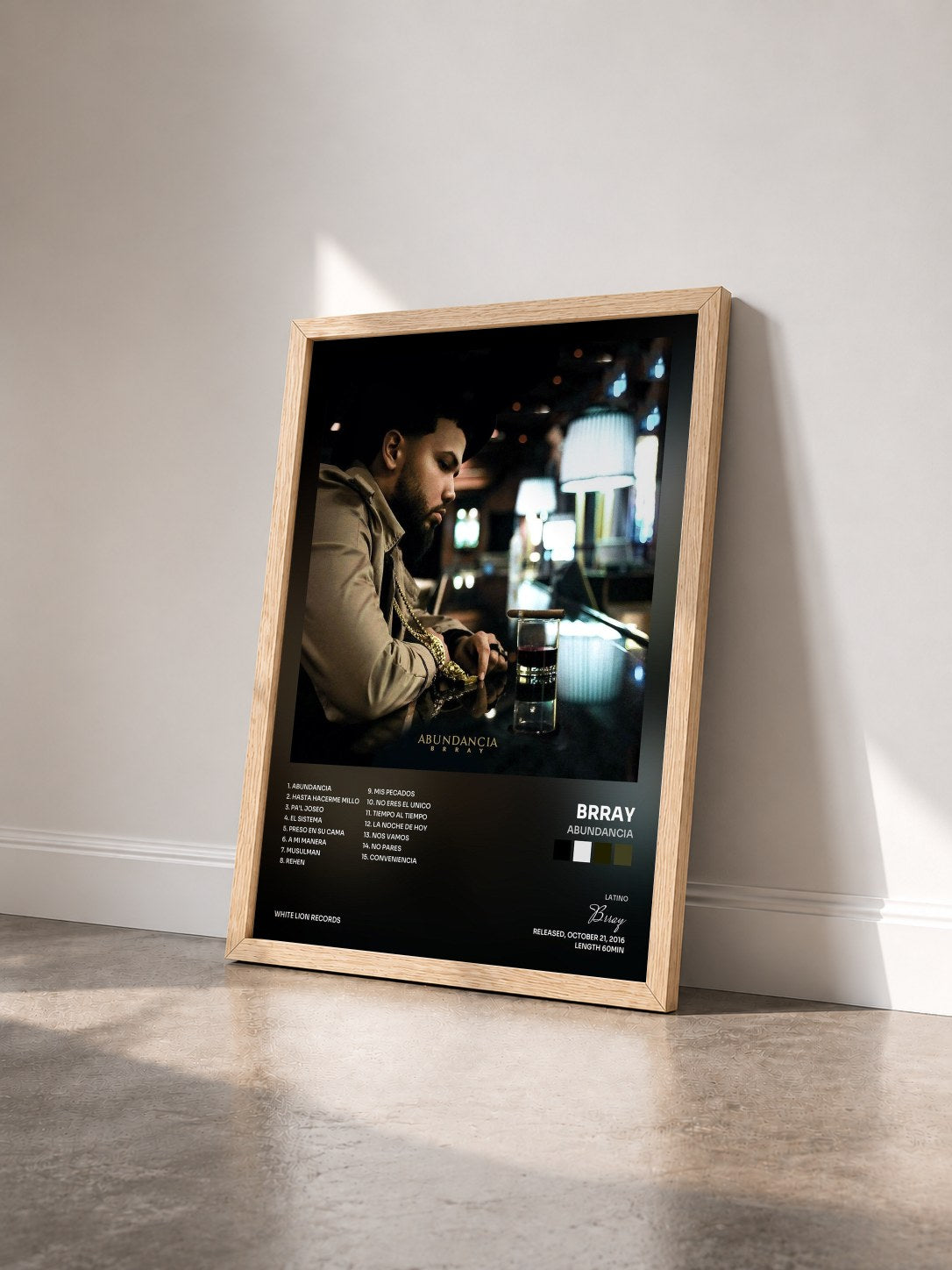 #bois Tableau de l'album ABUNDANCIA de Brray vu de trois quarts, cadre en bois brut