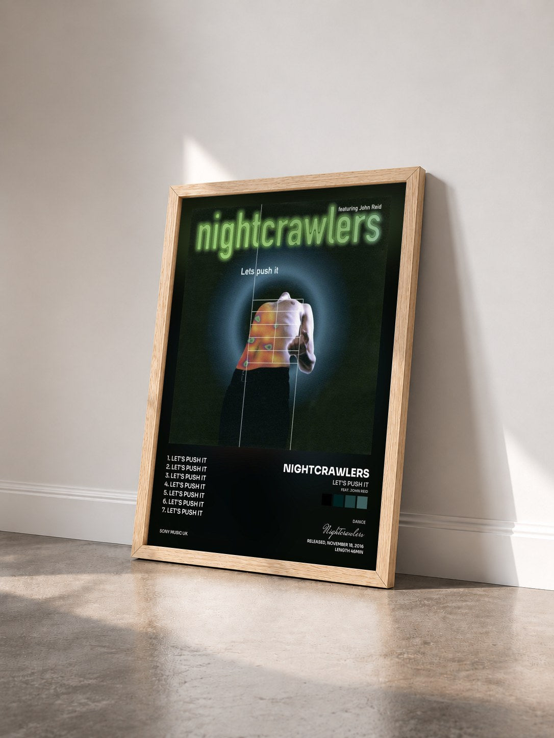 #bois Tableau de l'album Let's Push It (feat. John Reid) de Nightcrawlers vu de trois quarts, cadre en bois brut