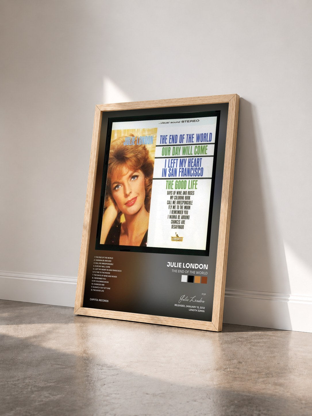 #bois Tableau de l'album The End Of The World de Julie London vu de trois quarts, cadre en bois brut