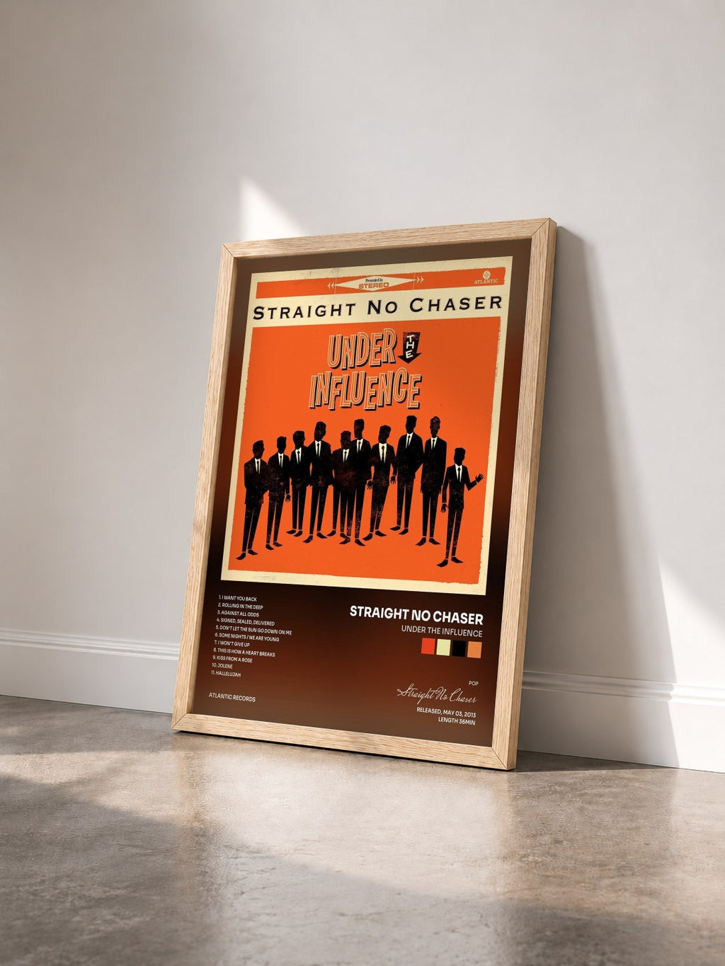 #bois Tableau de l'album Under the Influence de Straight No Chaser vu de trois quarts, cadre en bois brut