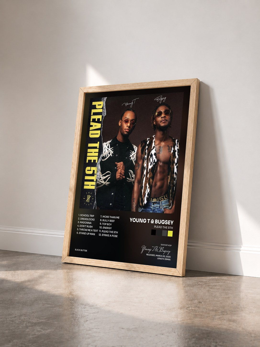 #bois Tableau de l'album Plead The 5th de Young T & Bugsey vu de trois quarts, cadre en bois brut
