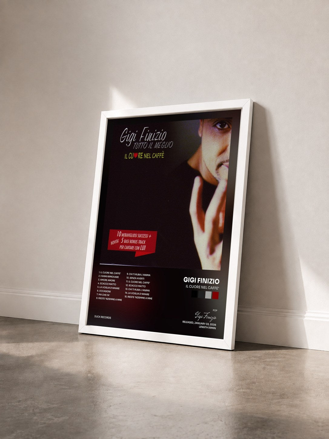 #blanc Tableau de l'album Il Cuore Nel Caffe' de Gigi Finizio vu de trois quarts, cadre blanc