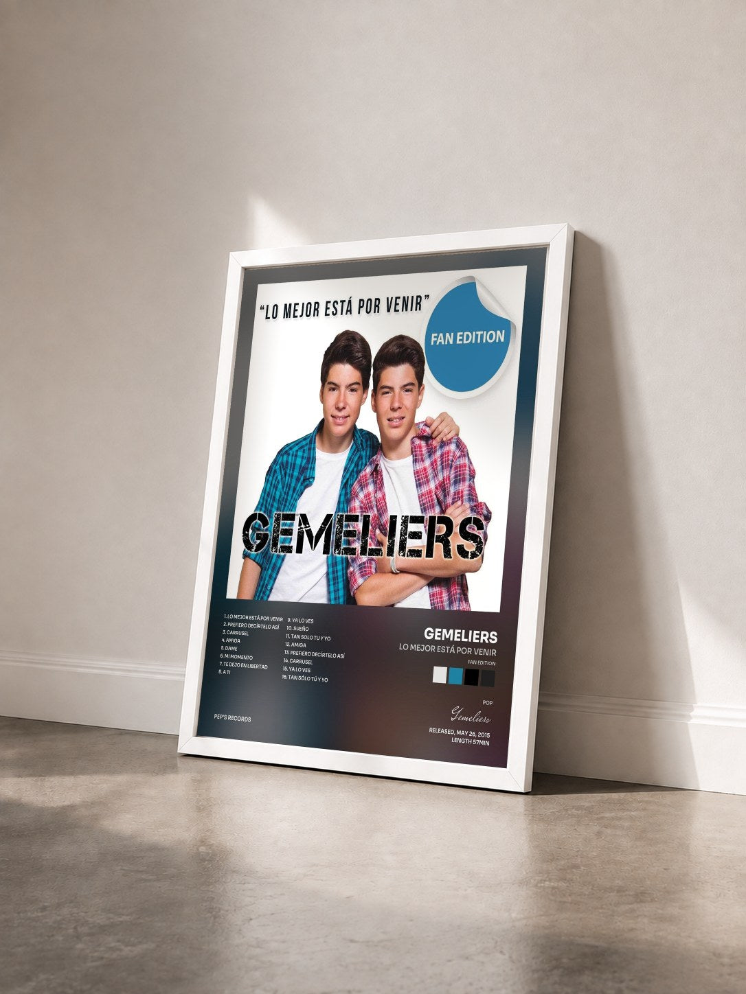 #blanc Tableau de l'album Lo Mejor Está por Venir (Fan Edition) de Gemeliers vu de trois quarts, cadre blanc