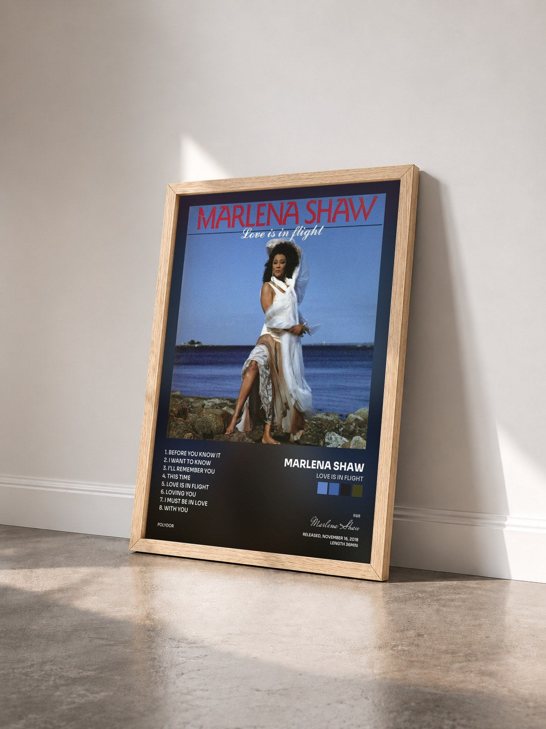 #bois Tableau de l'album Love Is In Flight de Marlena Shaw vu de trois quarts, cadre en bois brut