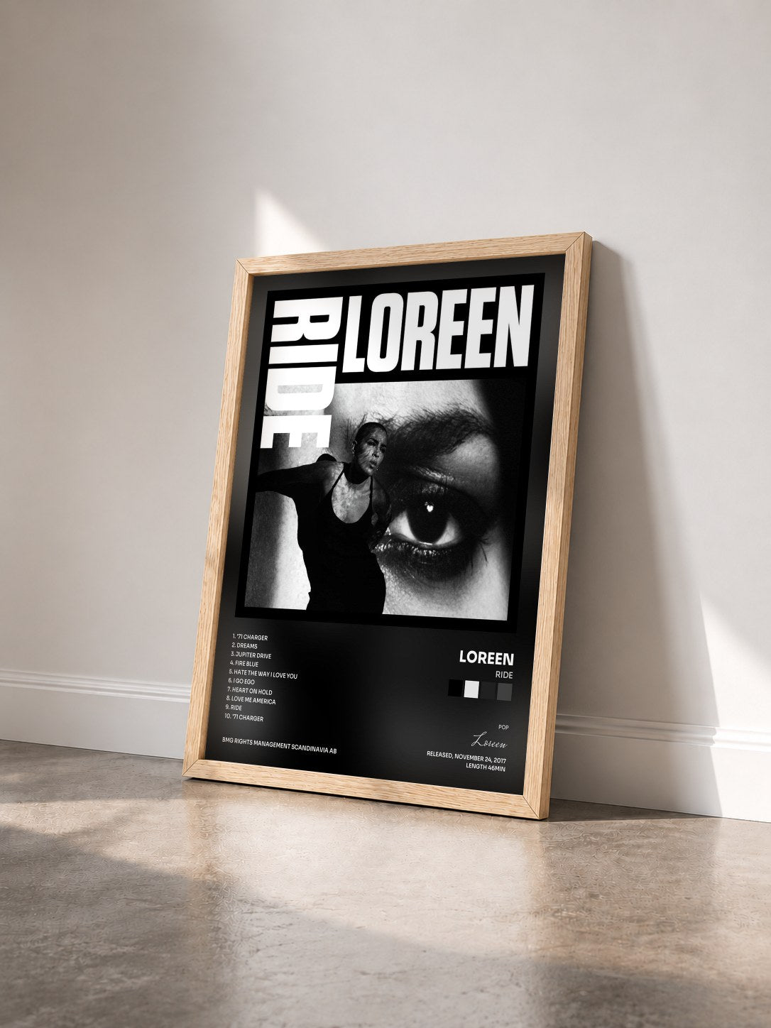 #bois Tableau de l'album Ride de Loreen vu de trois quarts, cadre en bois brut