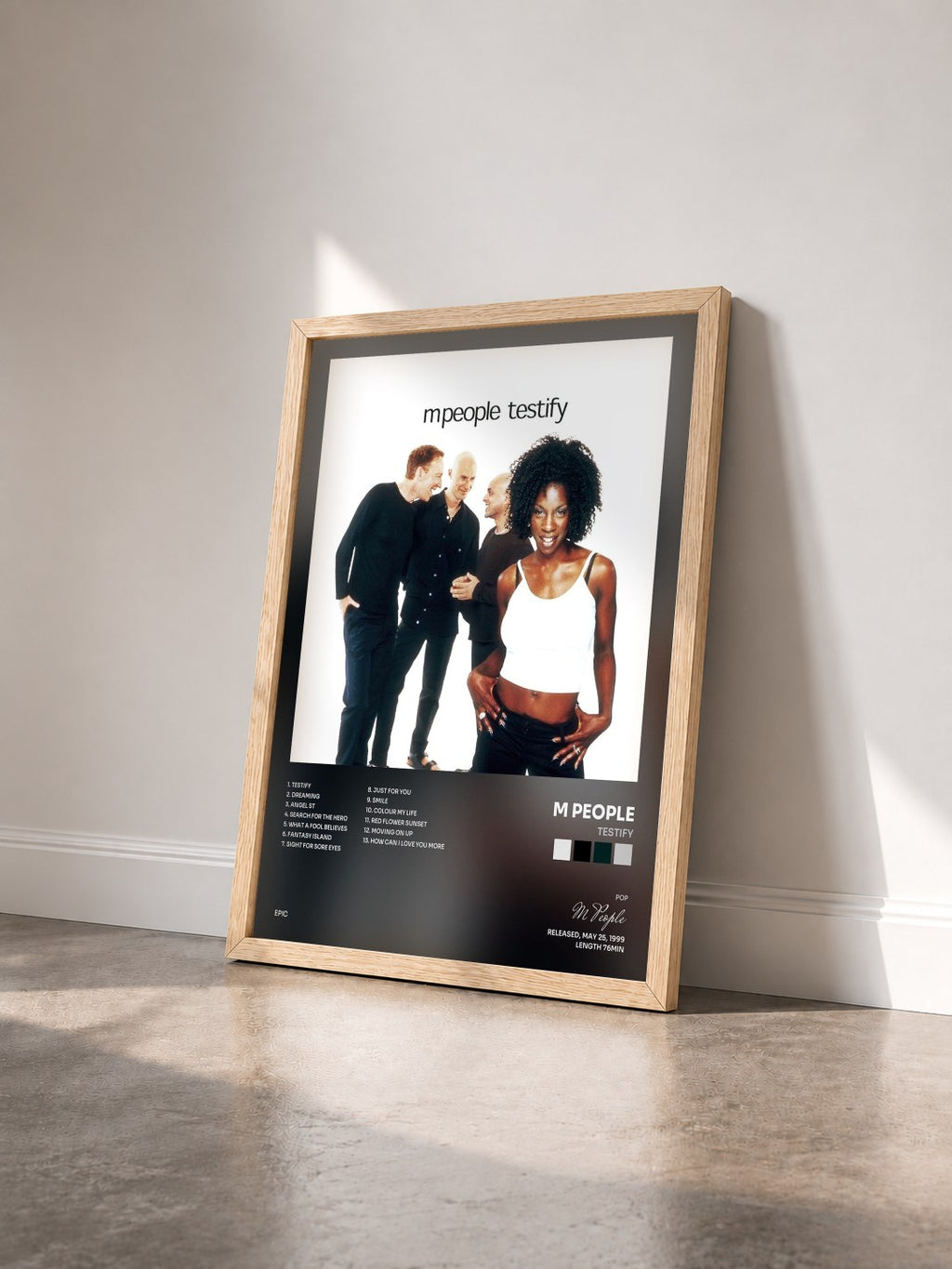 #bois Tableau de l'album Testify de M People vu de trois quarts, cadre en bois brut