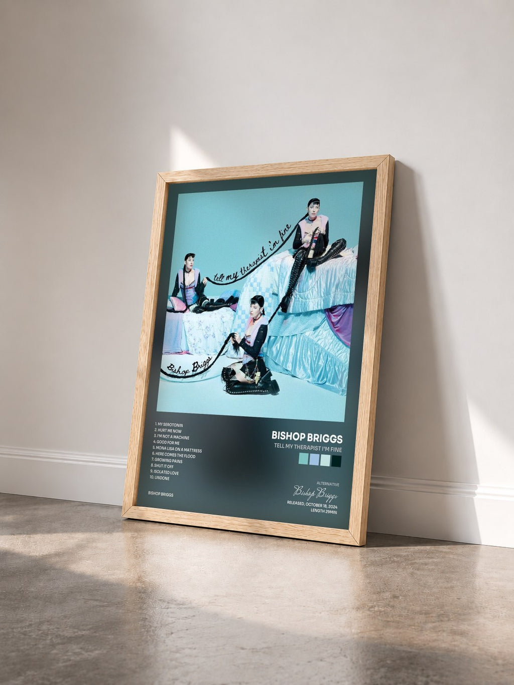 #bois Tableau de l'album Tell My Therapist I'm Fine de Bishop Briggs vu de trois quarts, cadre en bois brut