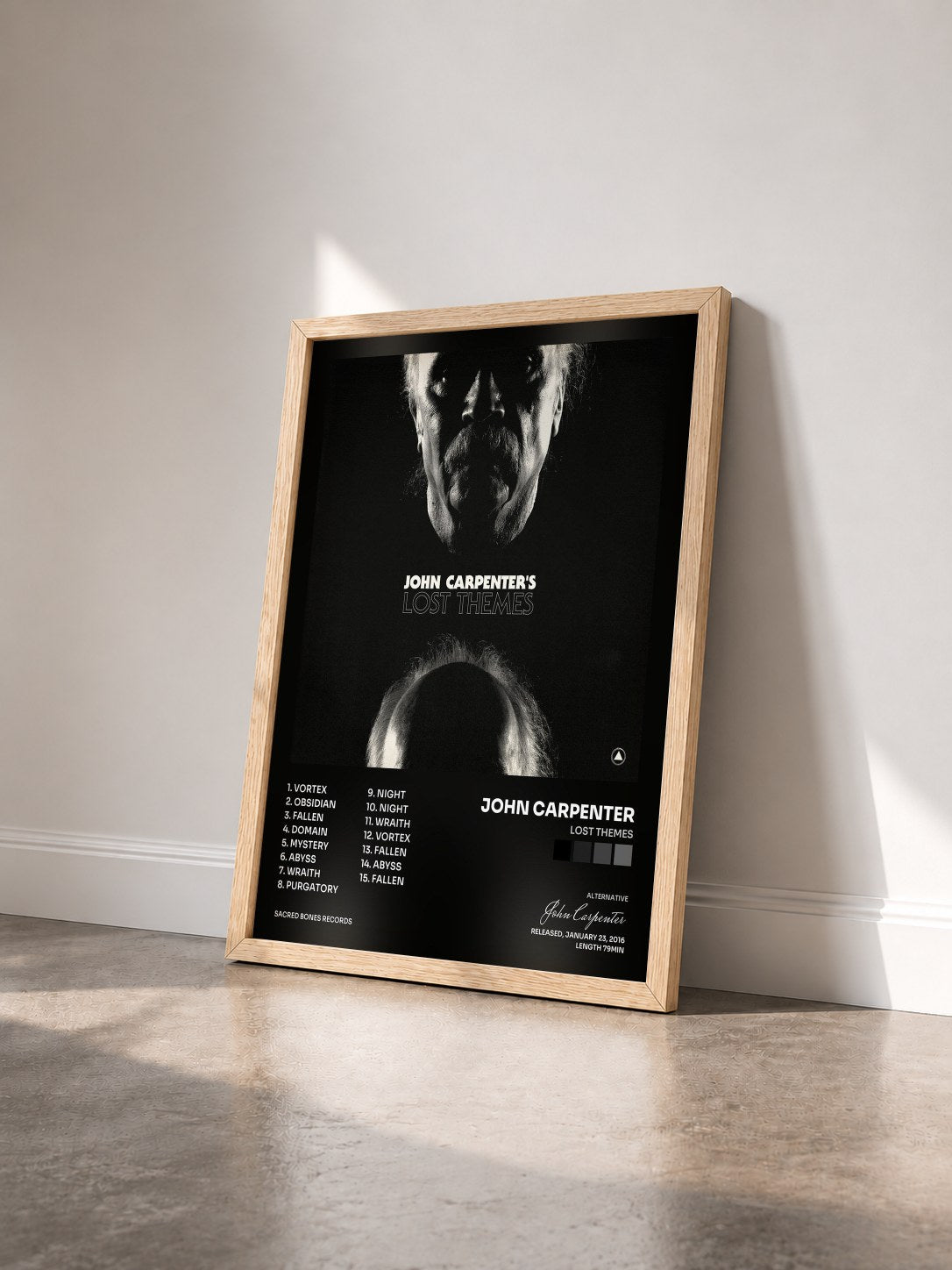 #bois Tableau de l'album Lost Themes de John Carpenter vu de trois quarts, cadre en bois brut