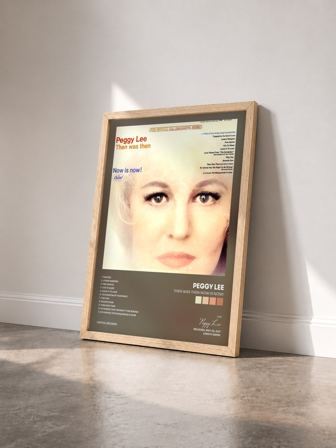 #bois Tableau de l'album Then Was Then Now Is Now! de Peggy Lee vu de trois quarts, cadre en bois brut