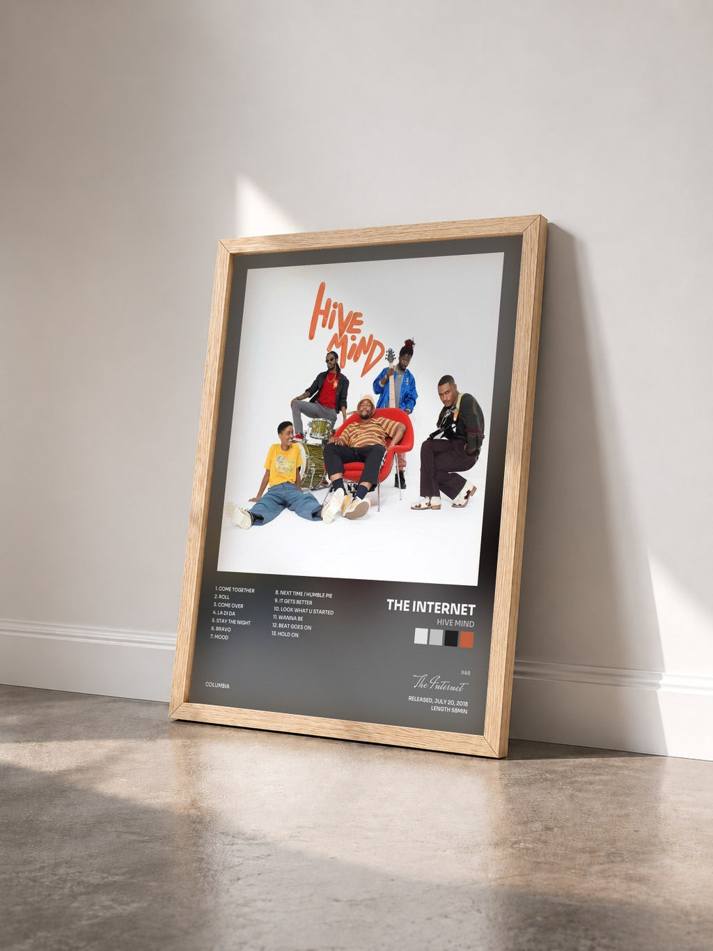 #bois Tableau de l'album Hive Mind de The Internet vu de trois quarts, cadre en bois brut