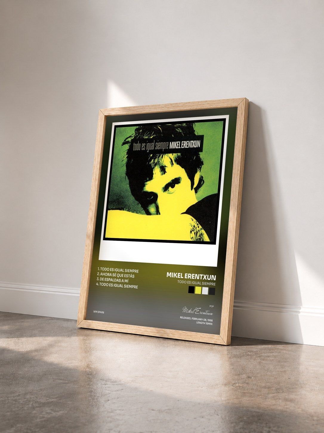 #bois Tableau de l'album Todo Es Igual Siempre de Mikel Erentxun vu de trois quarts, cadre en bois brut