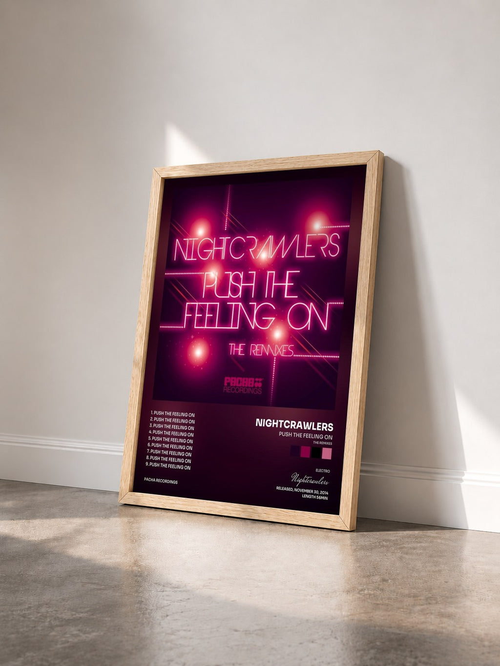 #bois Tableau de l'album Push the Feeling On (The Remixes) de Nightcrawlers vu de trois quarts, cadre en bois brut