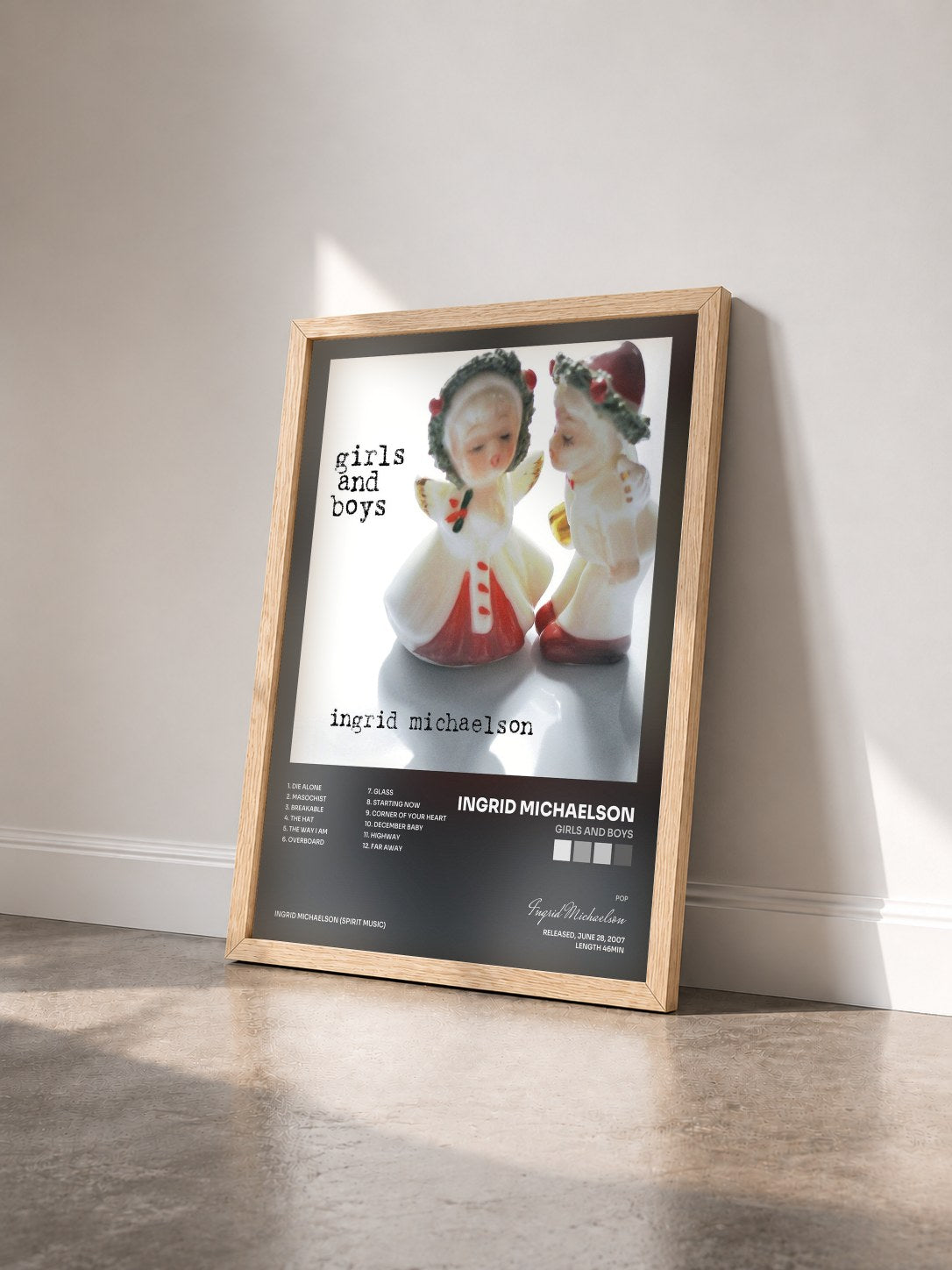 #bois Tableau de l'album Girls And Boys de Ingrid Michaelson vu de trois quarts, cadre en bois brut