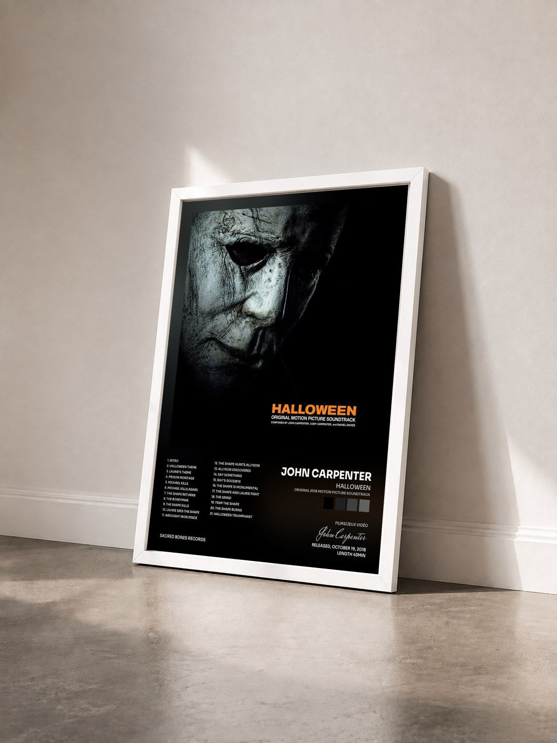 #blanc Tableau de l'album Halloween (Original 2018 Motion Picture Soundtrack) de John Carpenter vu de trois quarts, cadre blanc