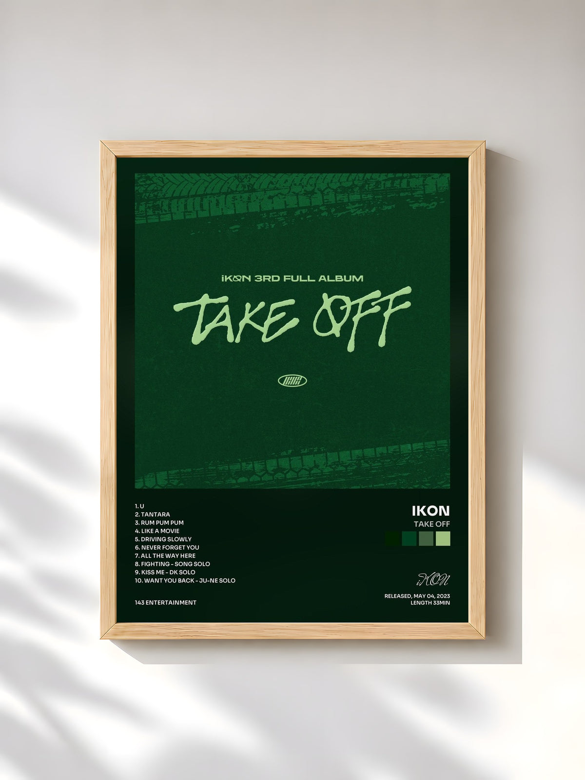 #bois Tableau de l'album TAKE OFF de iKON, cadre en bois brut, imprimé et encadré en France