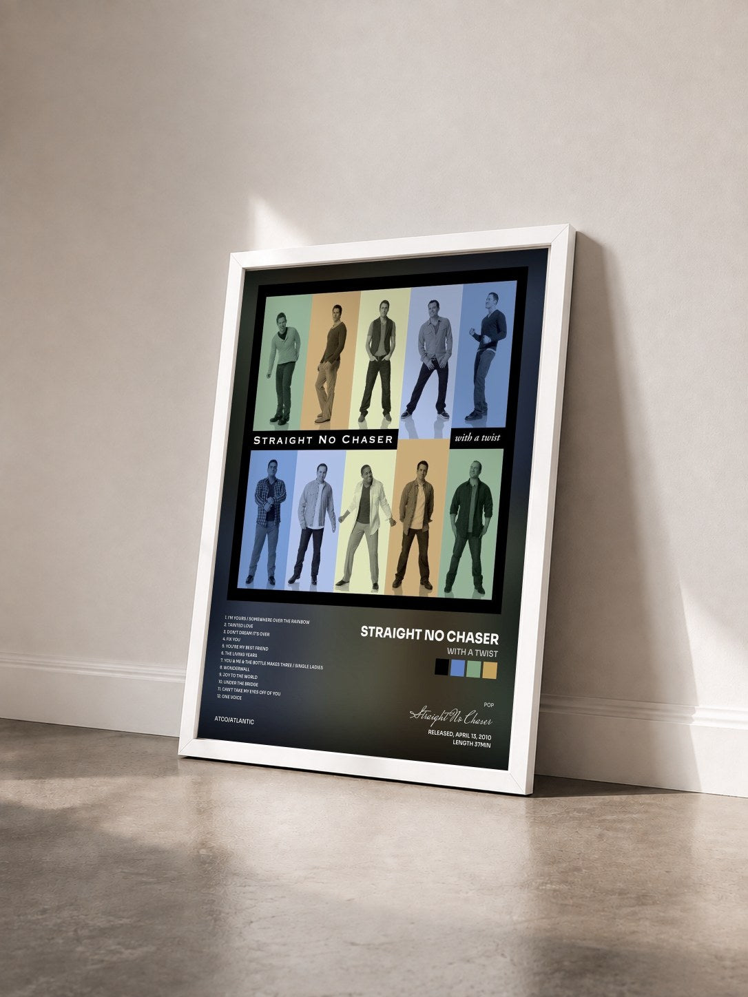 #blanc Tableau de l'album With a Twist de Straight No Chaser vu de trois quarts, cadre blanc
