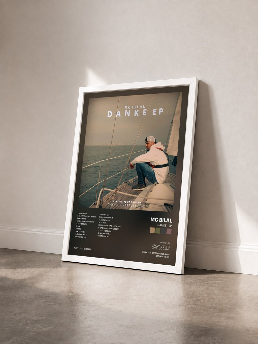 #blanc Tableau de l'album DANKE - EP de MC Bilal vu de trois quarts, cadre blanc