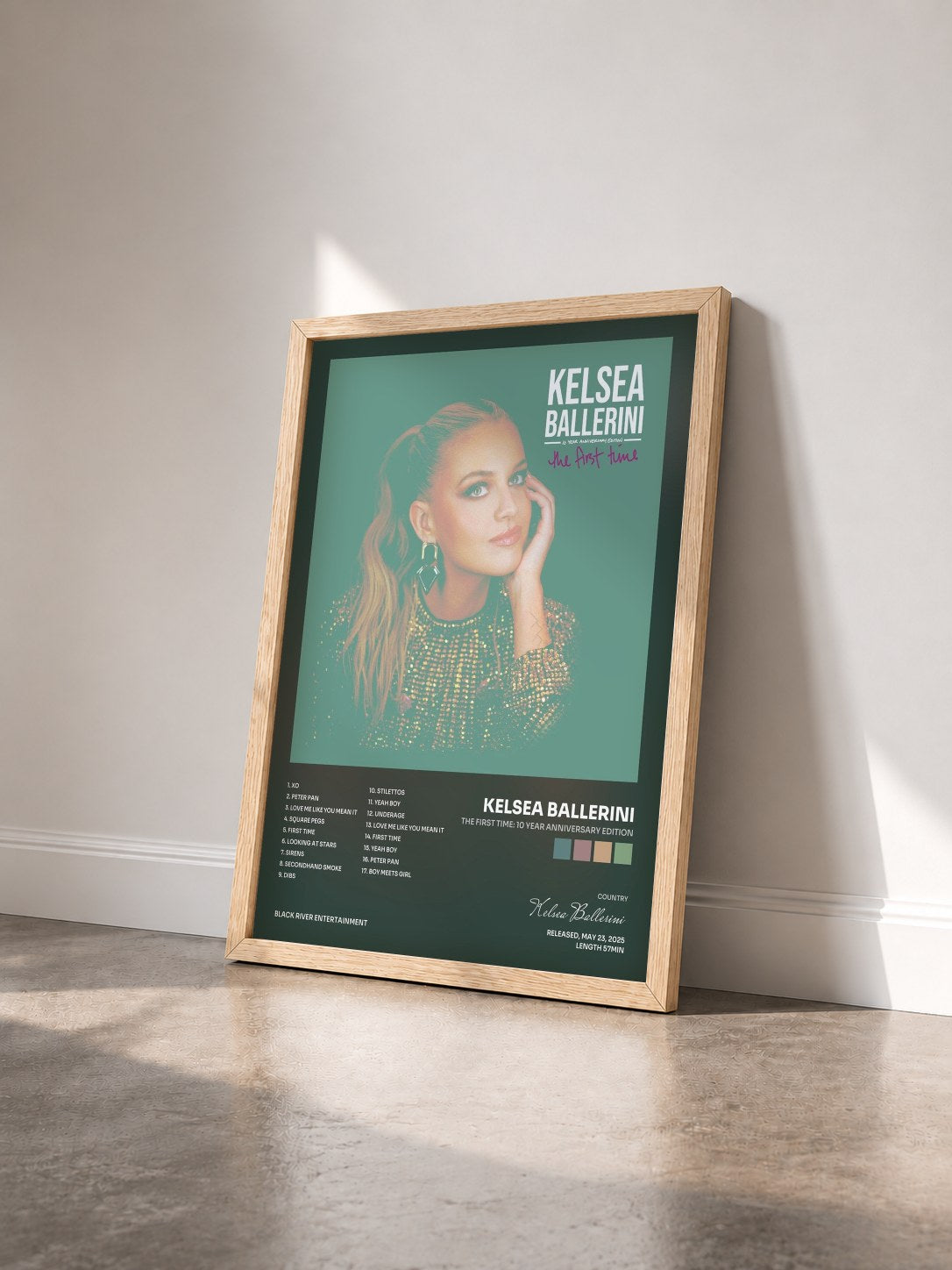 #bois Tableau de l'album The First Time: 10 Year Anniversary Edition de Kelsea Ballerini vu de trois quarts, cadre en bois brut
