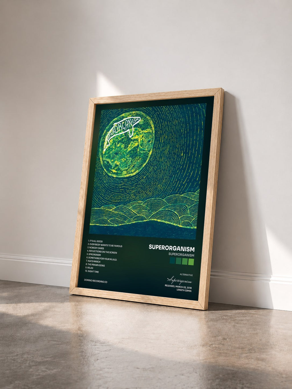#bois Tableau de l'album Superorganism de Superorganism vu de trois quarts, cadre en bois brut