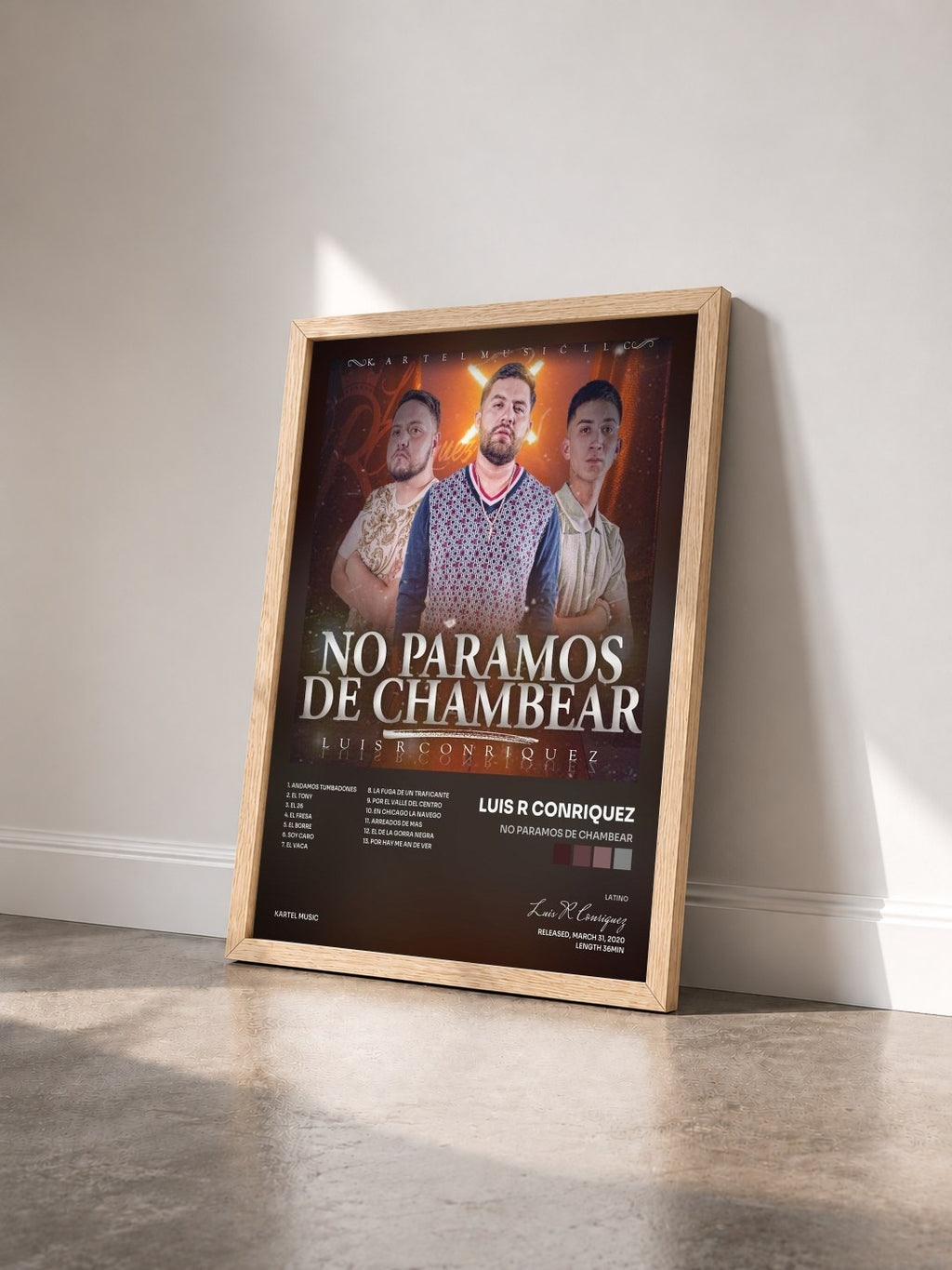 #bois Tableau de l'album No Paramos de Chambear de Luis R Conriquez vu de trois quarts, cadre en bois brut