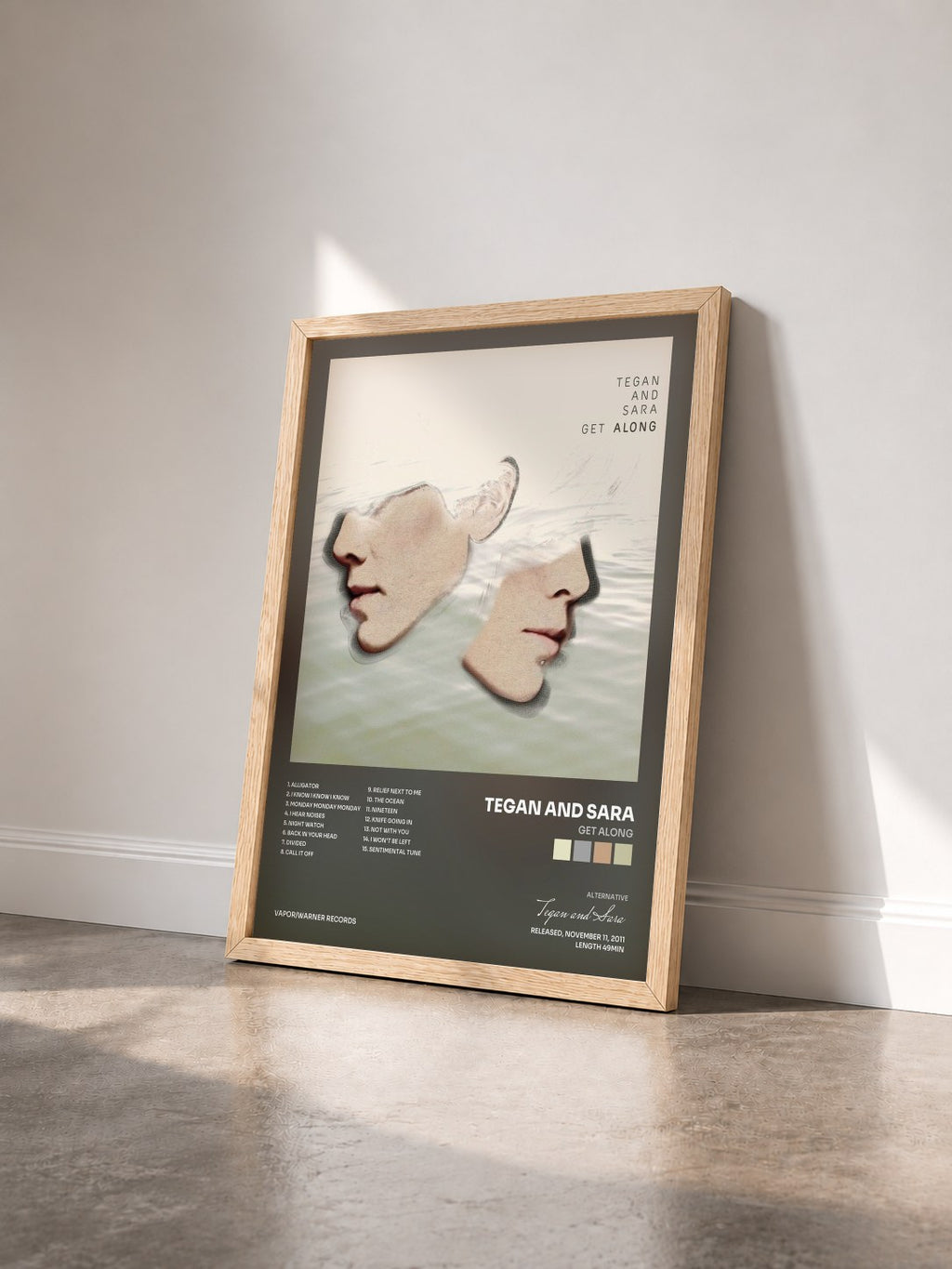 #bois Tableau de l'album Get Along de Tegan and Sara vu de trois quarts, cadre en bois brut