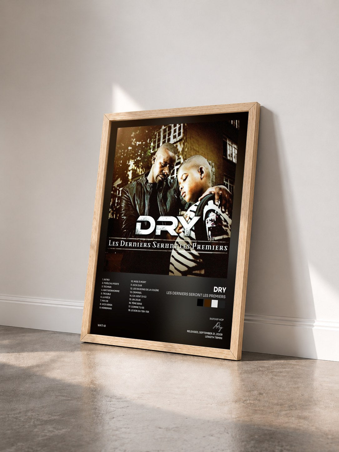 #bois Tableau de l'album Les derniers seront les premiers de Dry vu de trois quarts, cadre en bois brut