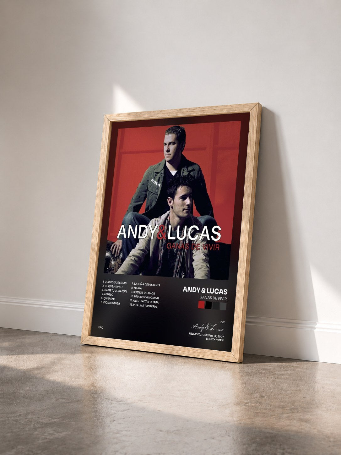 #bois Tableau de l'album Ganas De Vivir de Andy & Lucas vu de trois quarts, cadre en bois brut
