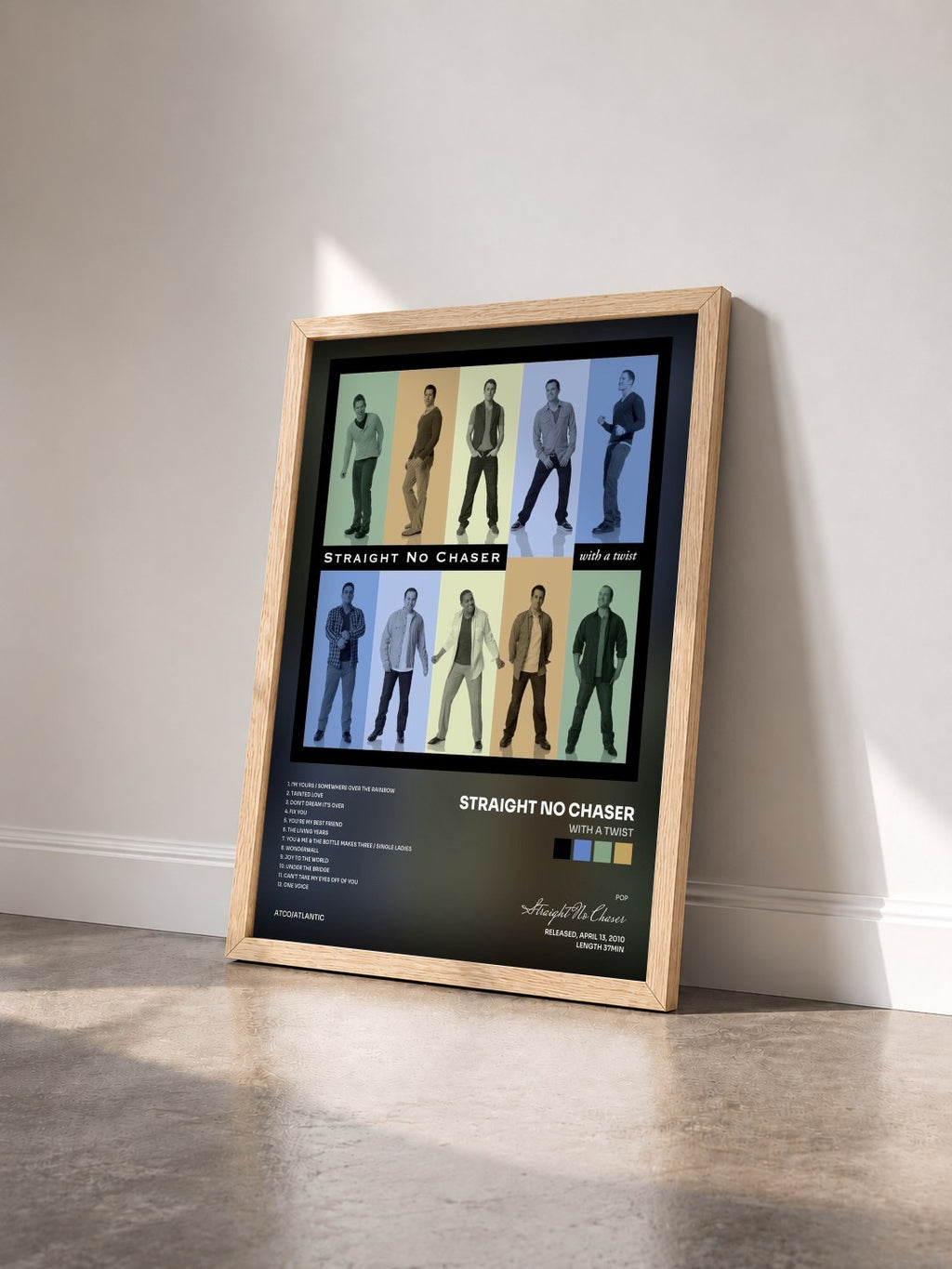 #bois Tableau de l'album With a Twist de Straight No Chaser vu de trois quarts, cadre en bois brut