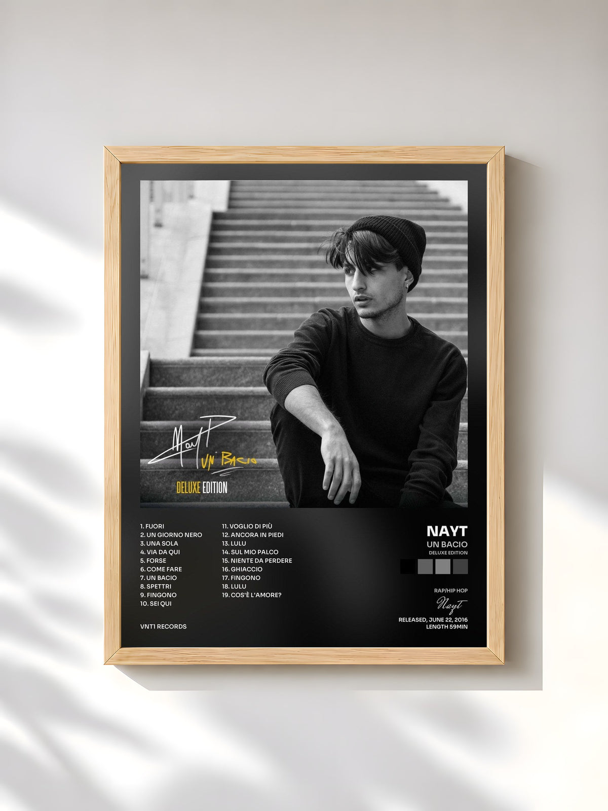 #bois Tableau de l'album Un bacio (Deluxe Edition) de Nayt, cadre en bois brut, imprimé et encadré en France