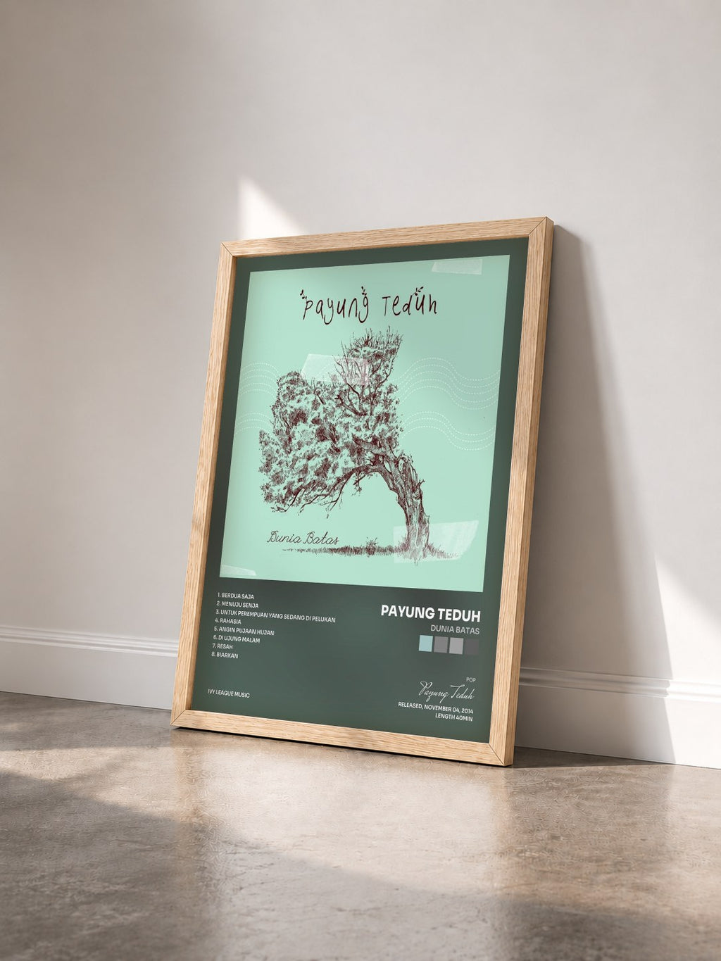 #bois Tableau de l'album Dunia Batas de Payung Teduh vu de trois quarts, cadre en bois brut