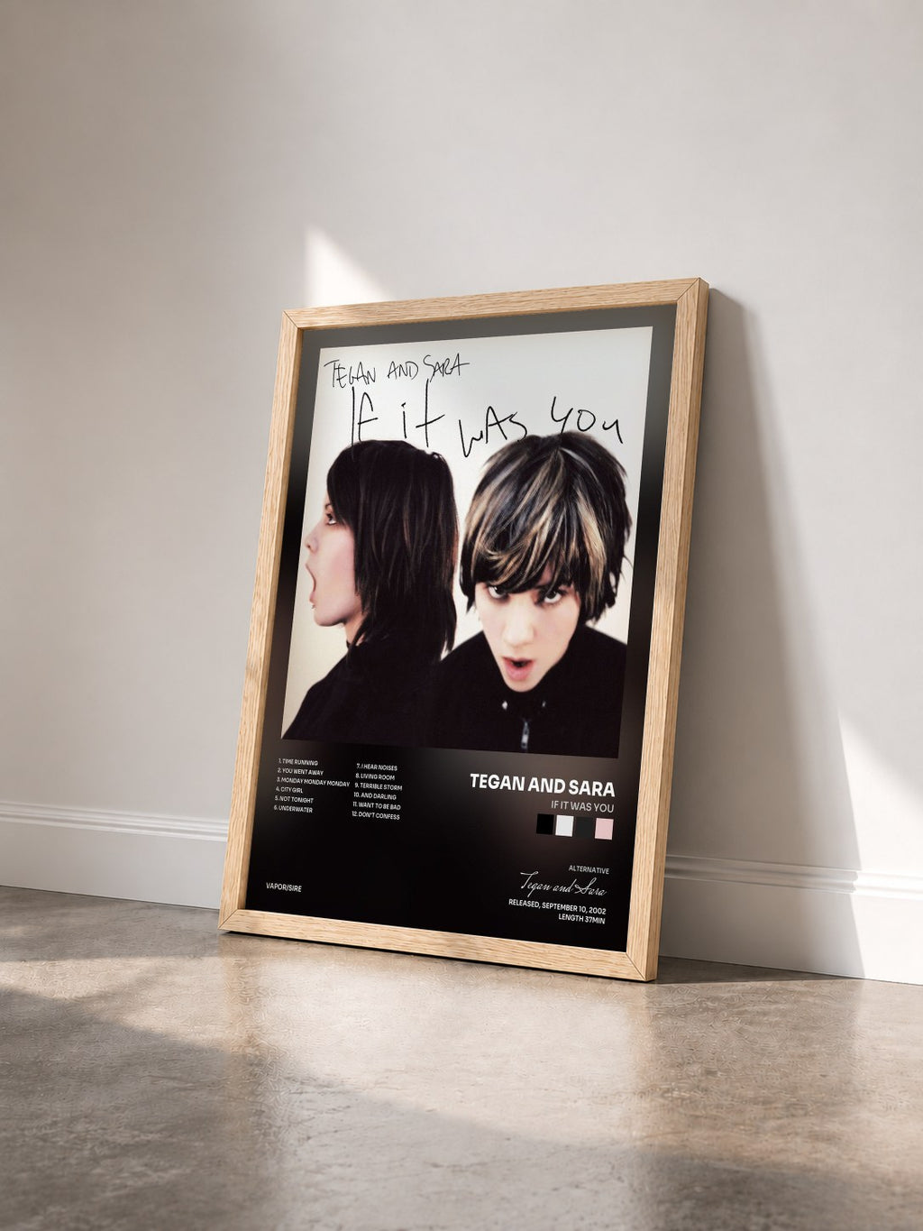 #bois Tableau de l'album If It Was You de Tegan and Sara vu de trois quarts, cadre en bois brut