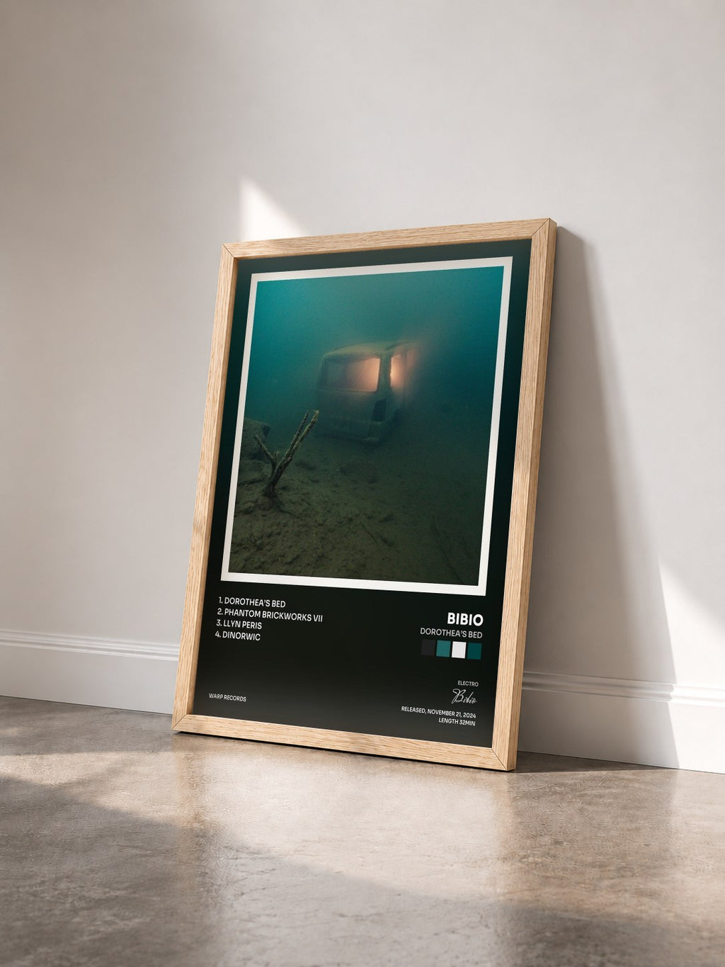 #bois Tableau de l'album DOROTHEA’S BED de Bibio vu de trois quarts, cadre en bois brut