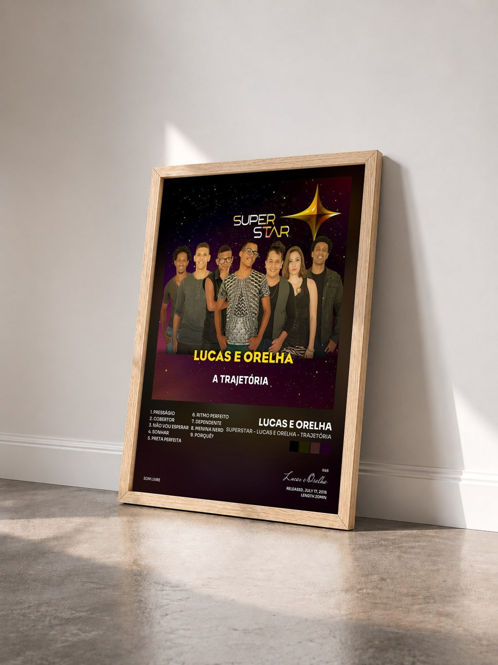 #bois Tableau de l'album Superstar - Lucas e Orelha - Trajetória de Lucas e Orelha vu de trois quarts, cadre en bois brut