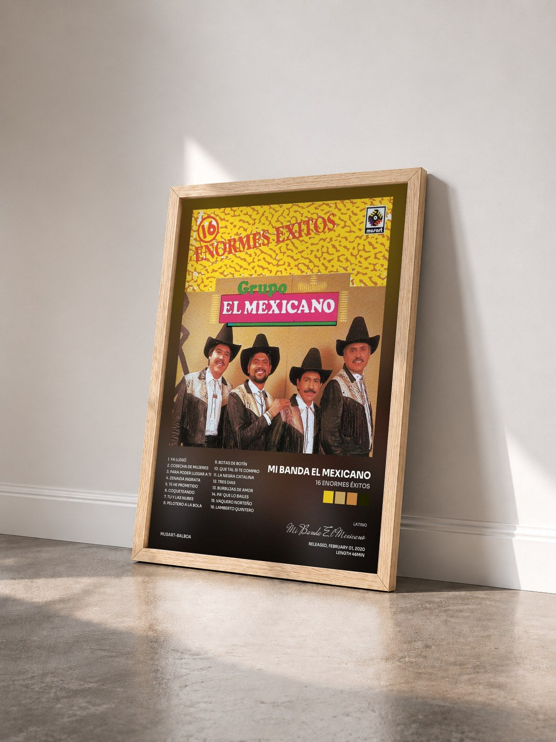#bois Tableau de l'album 16 Enormes Éxitos de Mi Banda El Mexicano vu de trois quarts, cadre en bois brut