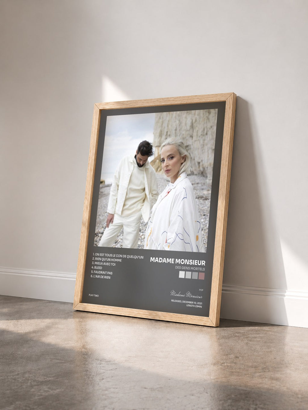 #bois Tableau de l'album Des gens mortels de Madame Monsieur vu de trois quarts, cadre en bois brut