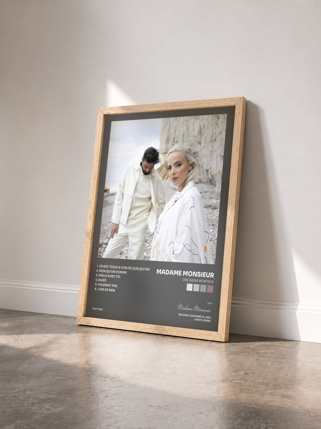 #bois Tableau de l'album Des gens mortels de Madame Monsieur vu de trois quarts, cadre en bois brut