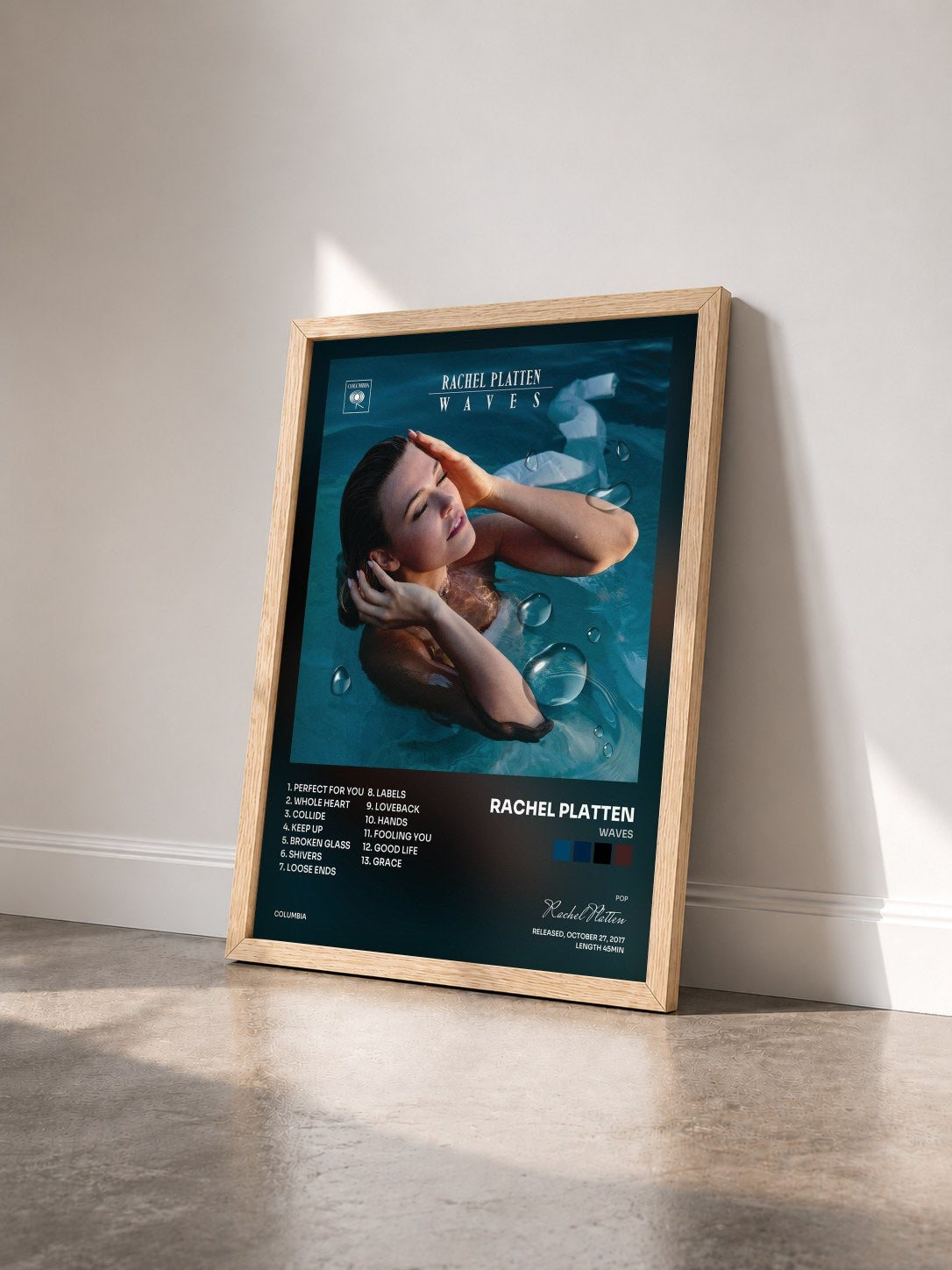 #bois Tableau de l'album Waves de Rachel Platten vu de trois quarts, cadre en bois brut