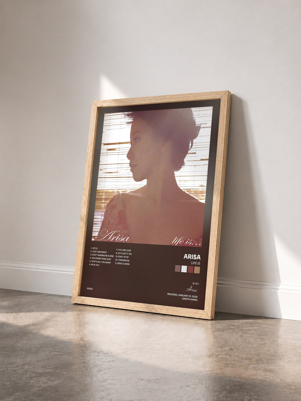 #bois Tableau de l'album Life is de Arisa vu de trois quarts, cadre en bois brut