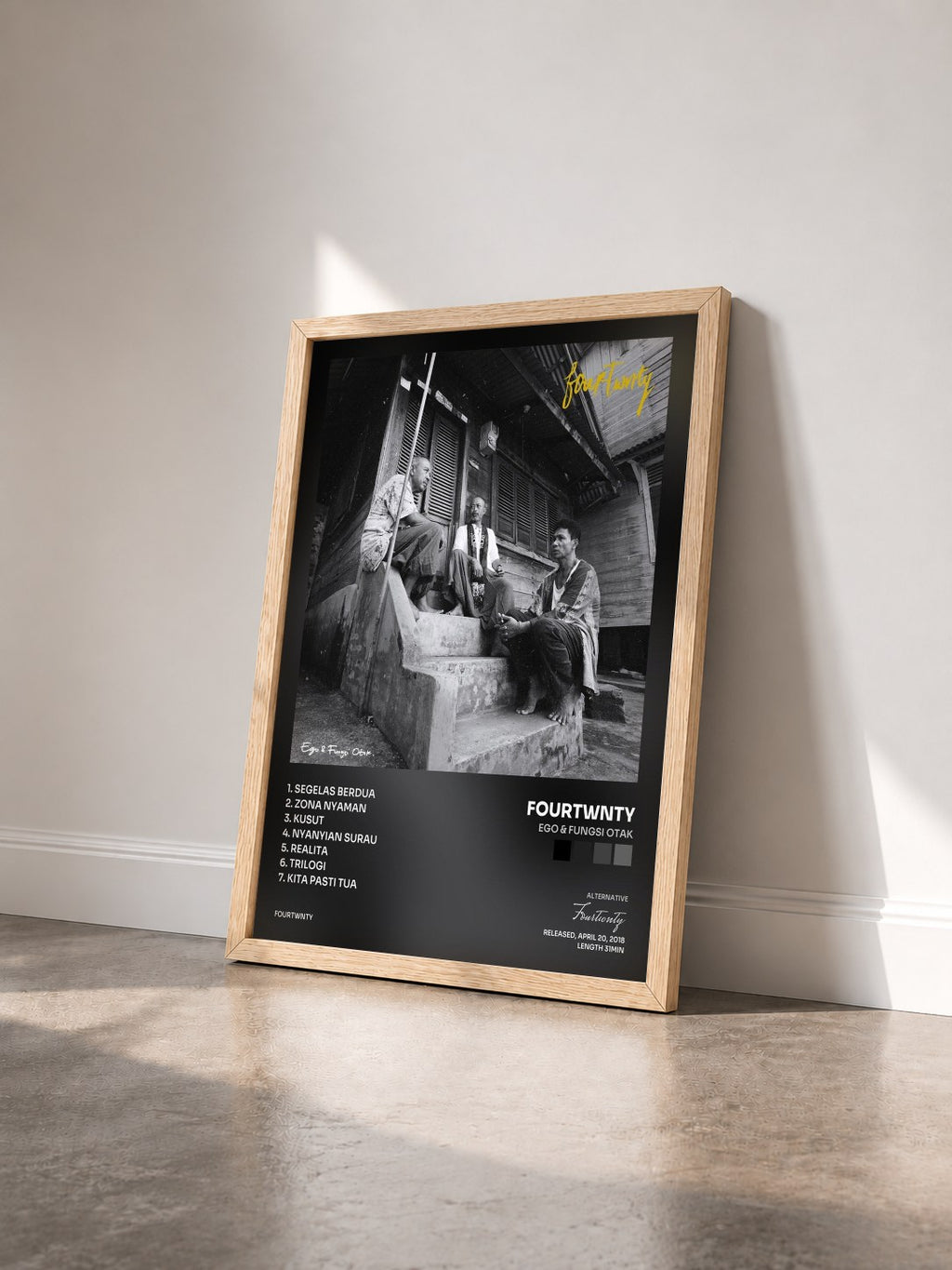 #bois Tableau de l'album Ego & Fungsi Otak de Fourtwnty vu de trois quarts, cadre en bois brut
