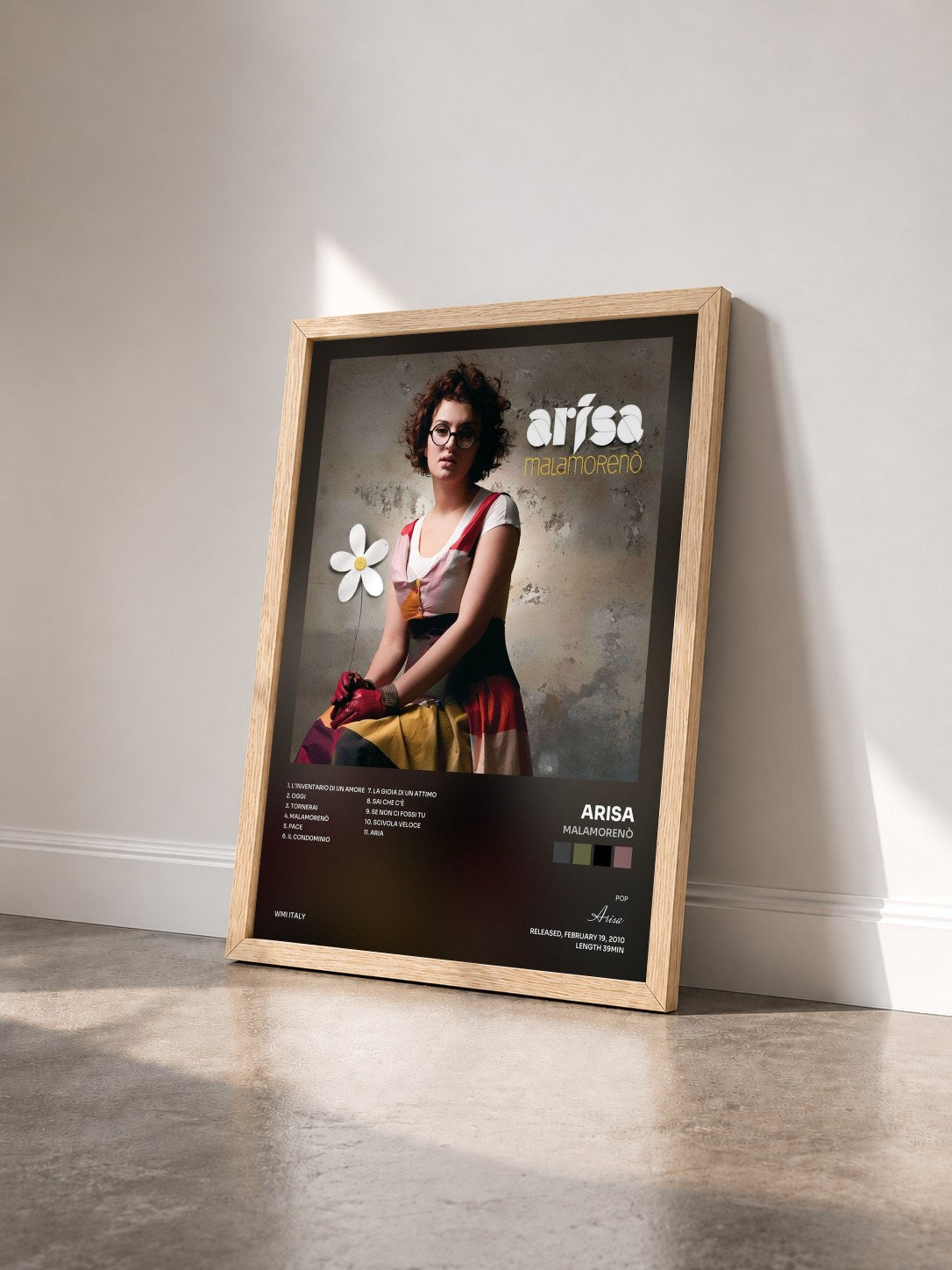 #bois Tableau de l'album Malamorenò de Arisa vu de trois quarts, cadre en bois brut